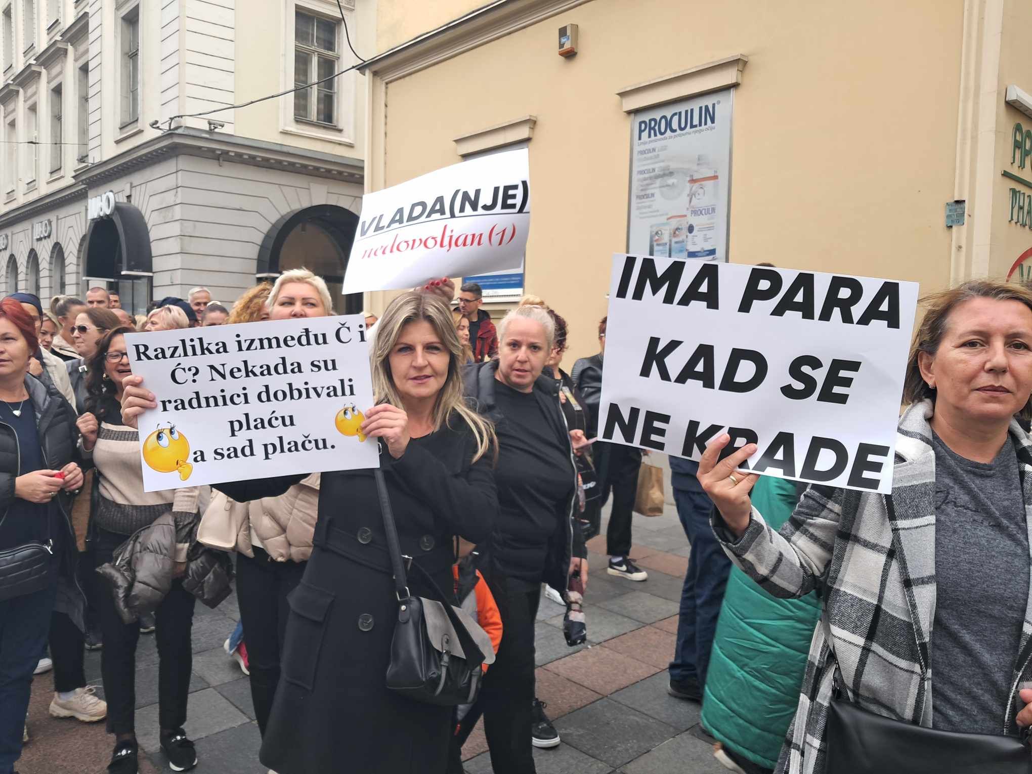 Hočko je naglasio da radnici u zdravstvu nisu zadovoljni neto satnicom koja im je ponuđena od Vlade KS i iznosi 3,25 sa ranijih 3.07.