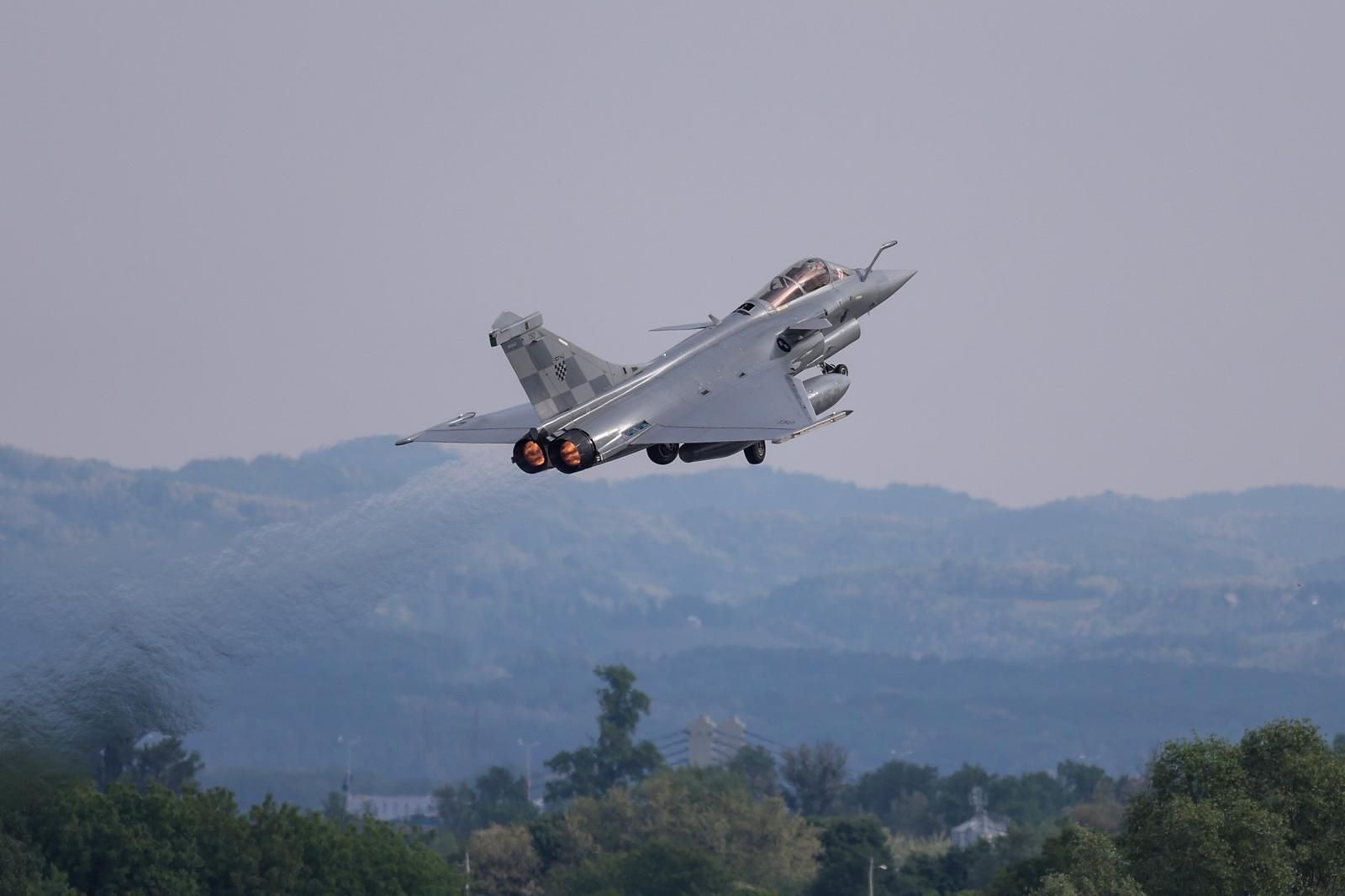 Posljednje vijesti nakon posjete predsjednika Francuske Macrona Srbiji kažu da će Srbija kupiti i naoružati se istim borbenim francuskim avionima tipa Rafale