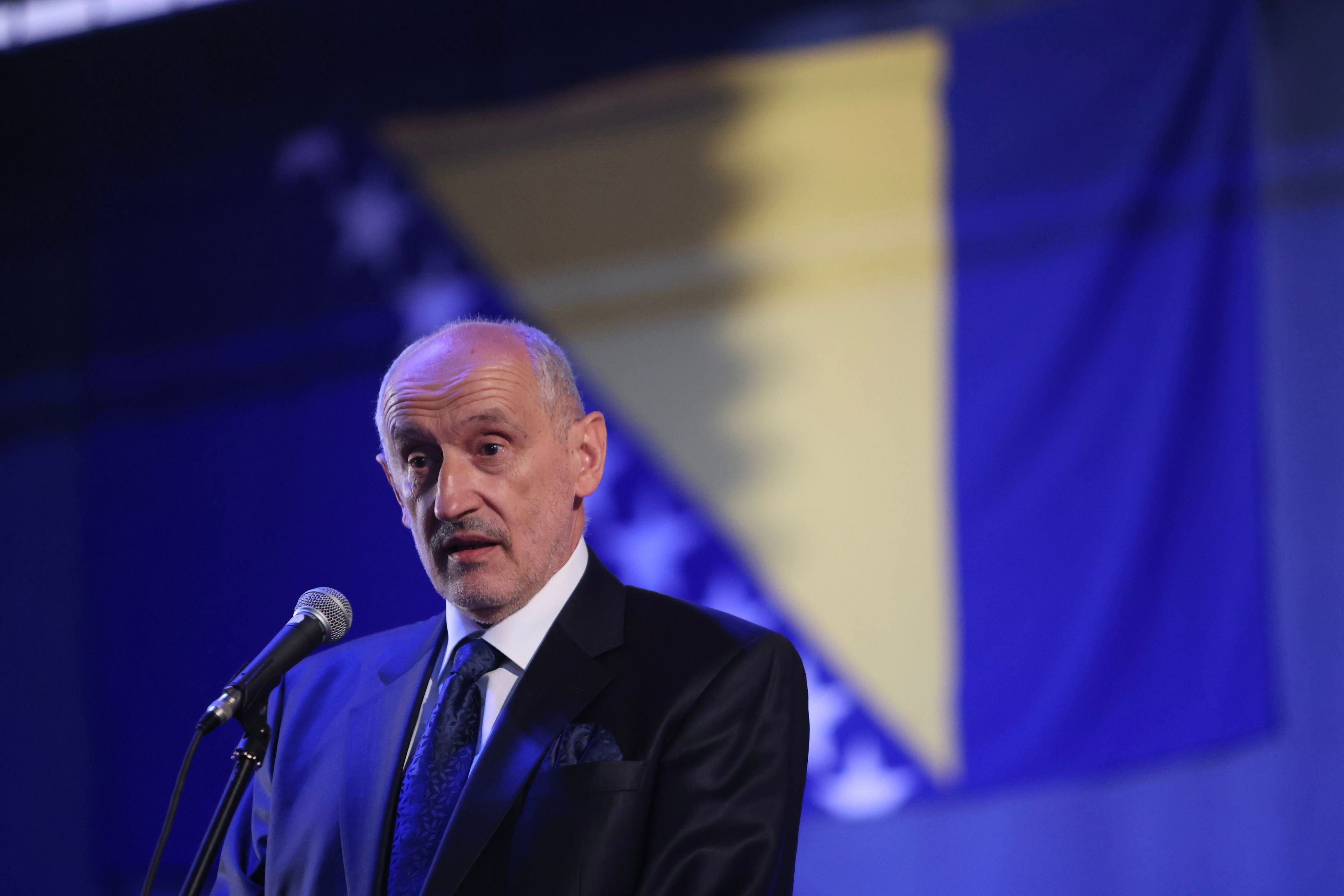 Priznanja dobitnicima uručio je reisul-ulema Islamske zajednice u Bosni i Hercegovini Husein-ef. Kavazović, kazavši da su u pitanju ljudi koji ovakvo priznanje zaslužuju.