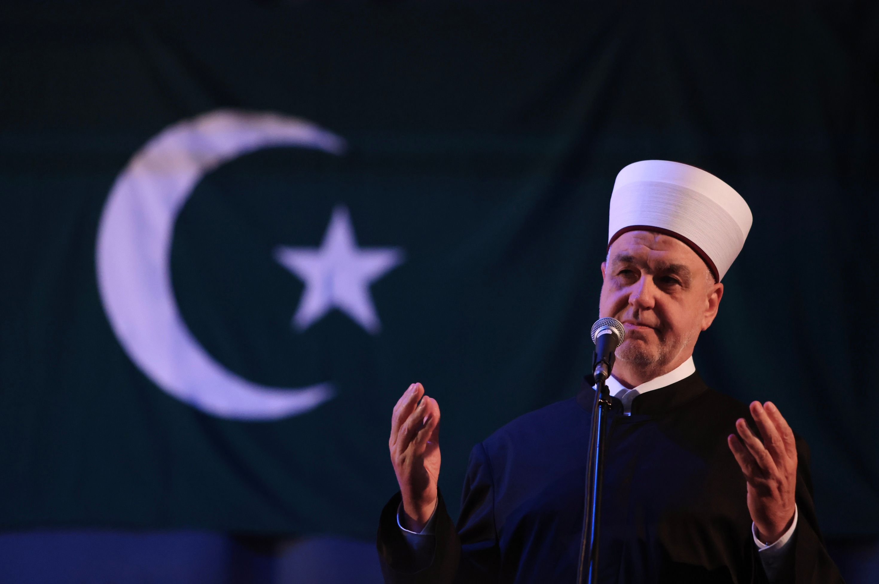 Priznanja dobitnicima uručio je reisul-ulema Islamske zajednice u Bosni i Hercegovini Husein-ef. Kavazović, kazavši da su u pitanju ljudi koji ovakvo priznanje zaslužuju.