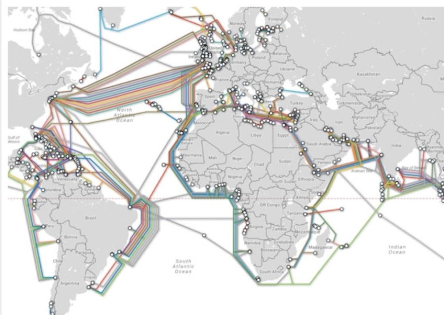 Prvi prekookeanski kabl postavljen je 1850. godine i spajao je Newfoundland i Irsku