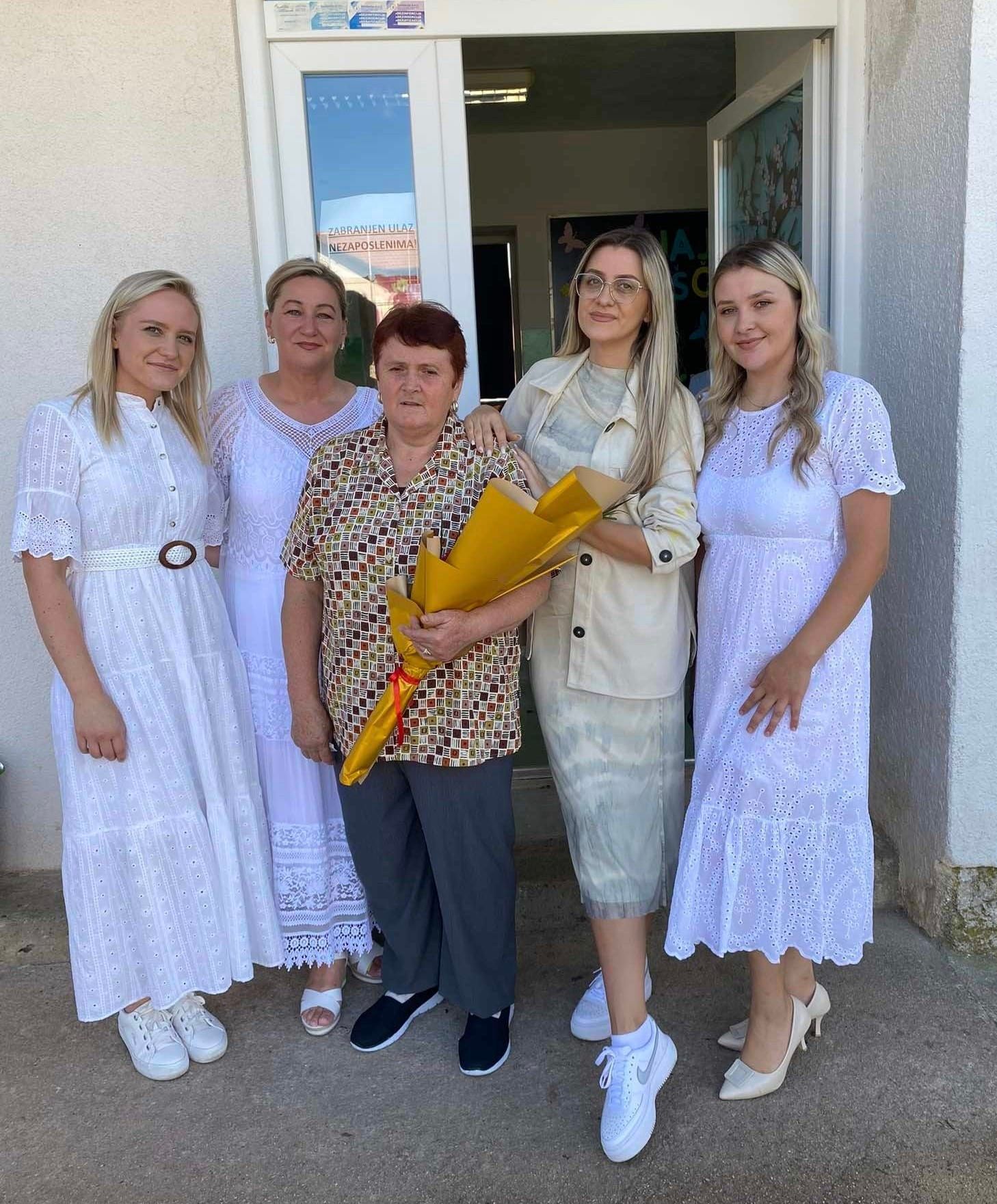 Spremačica Zehida školi je dala dušu: Kolege joj pripremile emotivan ispraćaj u penziju