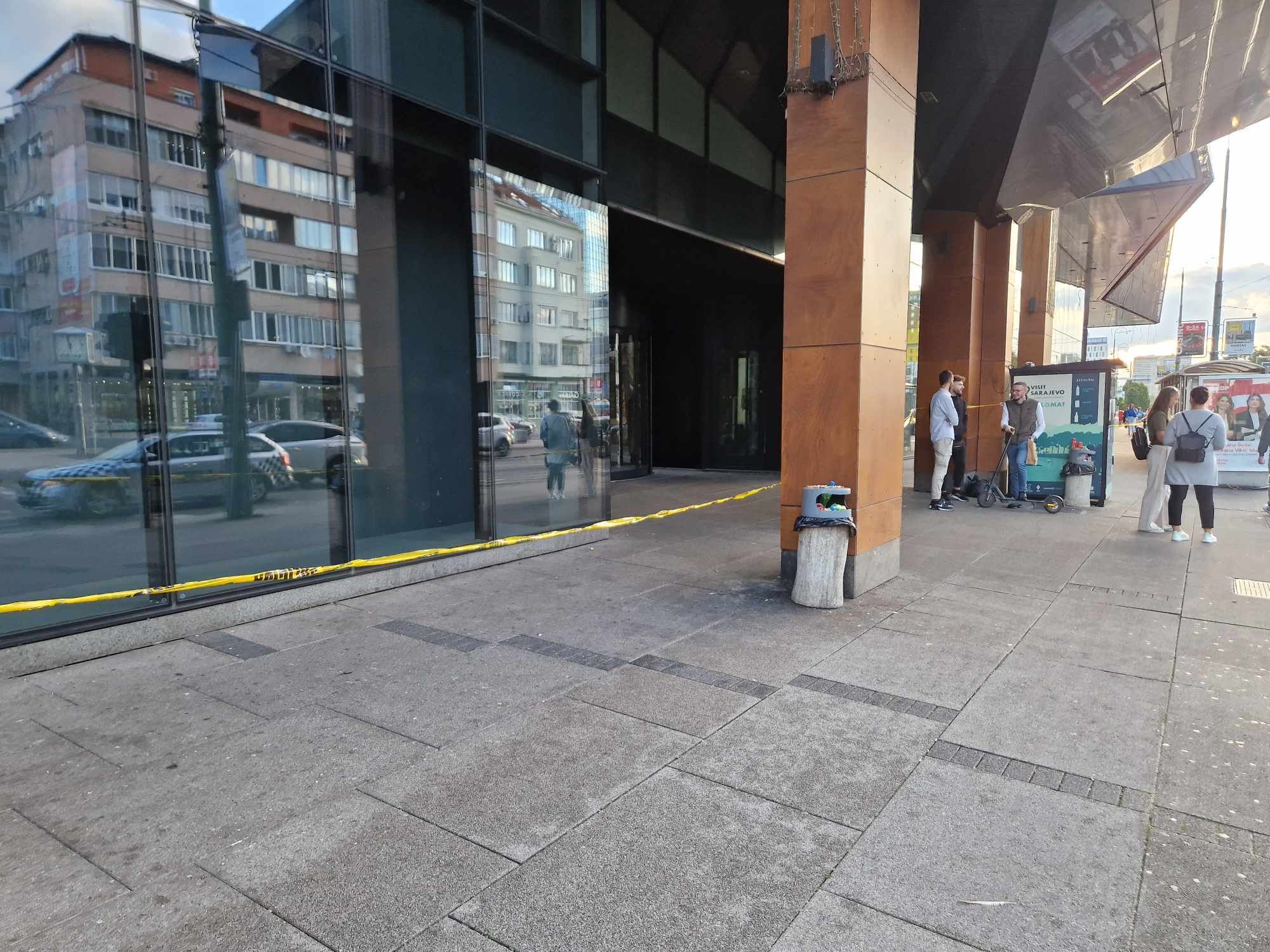 Odmah je naložena evakuacija objekta a zatim se pristupilo kontradiverzionom pregledu.