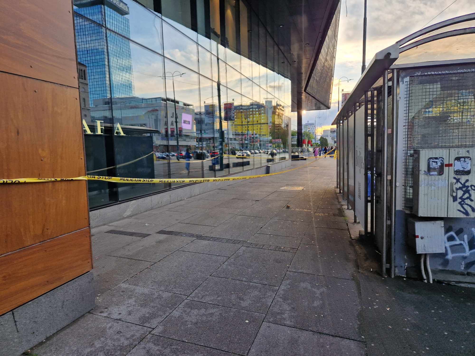 Odmah je naložena evakuacija objekta a zatim se pristupilo kontradiverzionom pregledu.