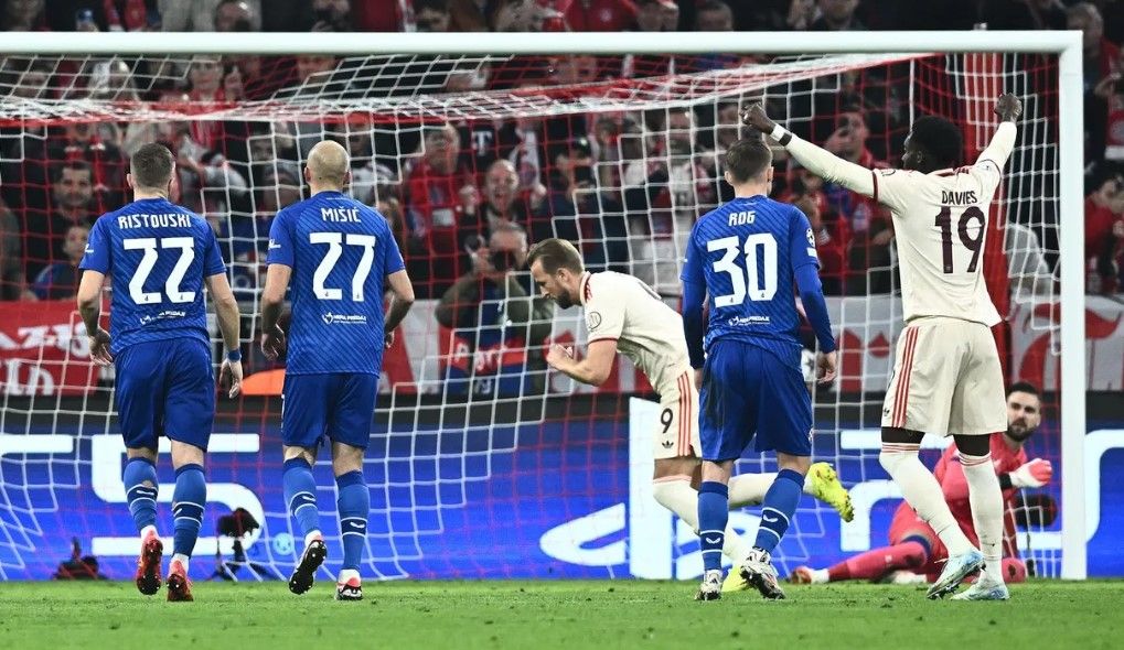 Nakon što je Bayern na poluvremenu imao 3:0, Dinamo je dva brza gola došao do 3:2 u 50. minuti.