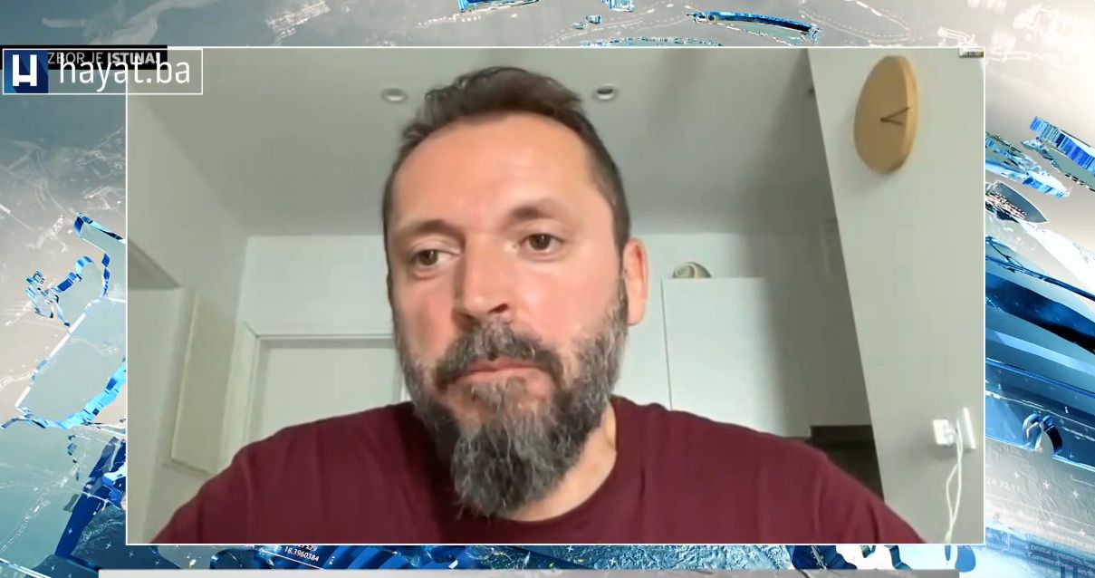 Uvedena je i nova tema pod nazivom “RS i odbrambeno-otadžbinski rat” i ona će se izučavati 10 nastavnih časova, što će trajati pet sedmica