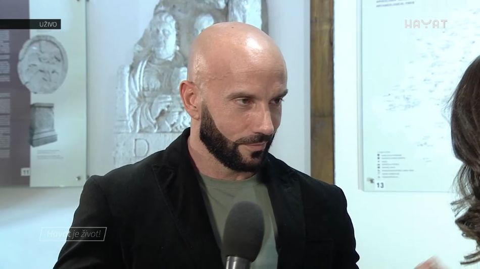 Todorovac dodaje kako edukacija, odnosno proces otvaranja srca i uma za sve nove stvari, nikada ne treba da prestane