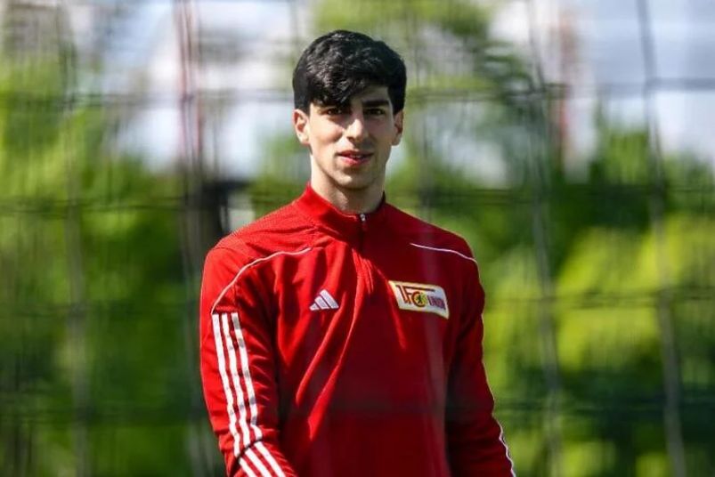 Ipak, terapije nisu pomogle, pa mu je lijeva potkoljenica morala biti amputirana kako bi se zaustavilo napredovanje bolesti