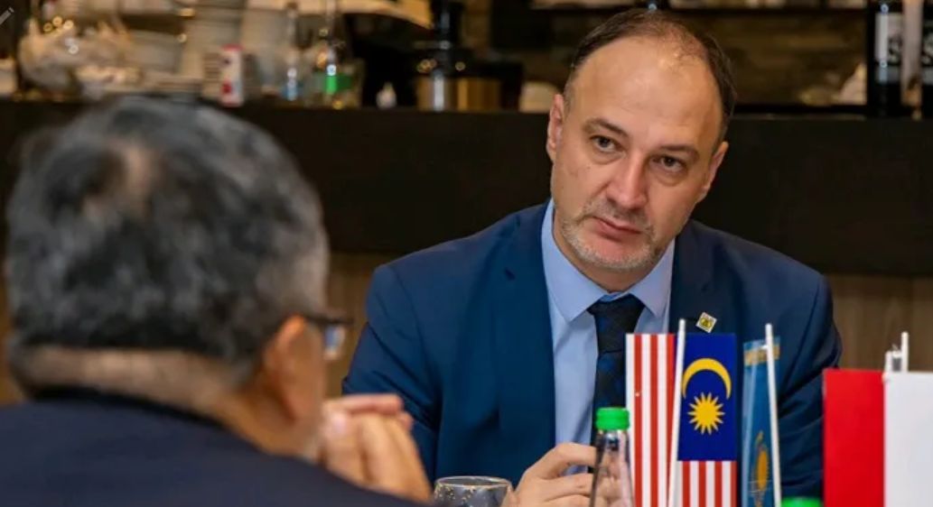 Ovaj događaj ne samo da je obogatio kulturni život Tešnja, već je i poslao poruku o snazi pisane riječi i njenoj sposobnosti da ujedini ljude različitih profila