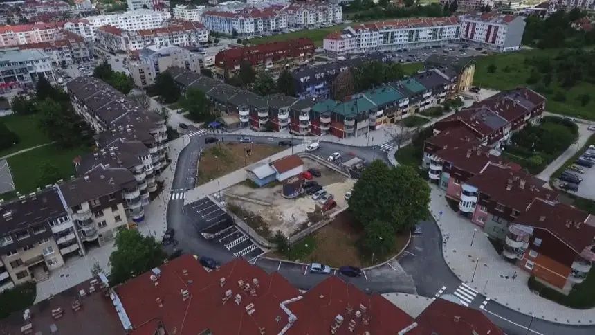 Sanacija ove infrastrukture koja je bila u katastrofalnom stanju jer je rađena još u vrijeme zimskih olimpijskih igara razveselila je stanovnike ovog naselja