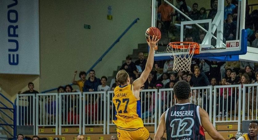 Navijači s nestrpljenjem očekuju ovaj susret i vjeruju u sjajan nastup svog novog igrača