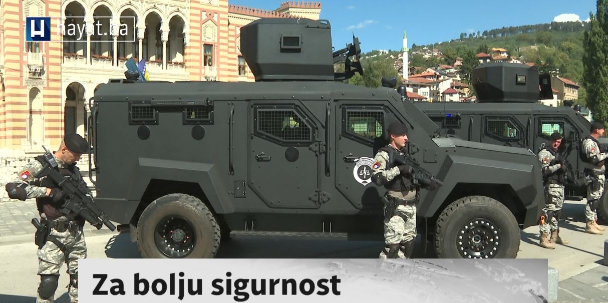 Radi se o oklopnim vozilima, vodenim topovima i drugim službenim vozilima sarajevske policije koja su nabavljena u ovoj godini.