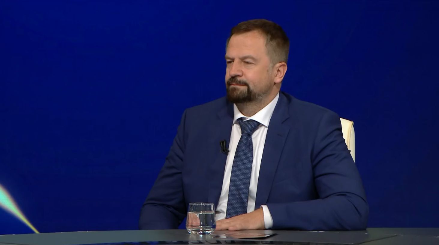 Čini se da su se, tek po saznanju da će ponovo kandidat za Općinu Centar biti Mandić, neki kandidati odlučili preseliti i prijaviti u općinu Novo Sarajevo