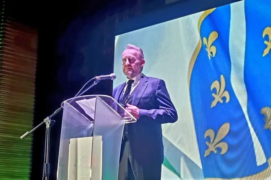 Mi služimo narodu, a oni koji su nametnuli stranci ukidajući nam Ustav na jedan dan će služiti tim strancima