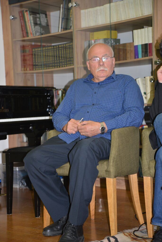 Ne dešava se svaki dan da eminentno novinarsko pero poput Seje na ovako sjajan način sažme 50 godina svoje karijere