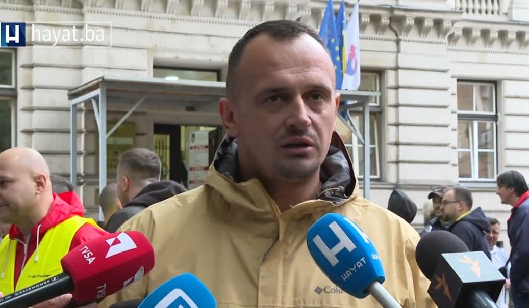 Rekao sam da je svim tim problemima kumovao ministar Rimac, a sve mirno posmatrao premijer Nikšić čija struktura rukovodi KCUS-om, istakao je Sadiković