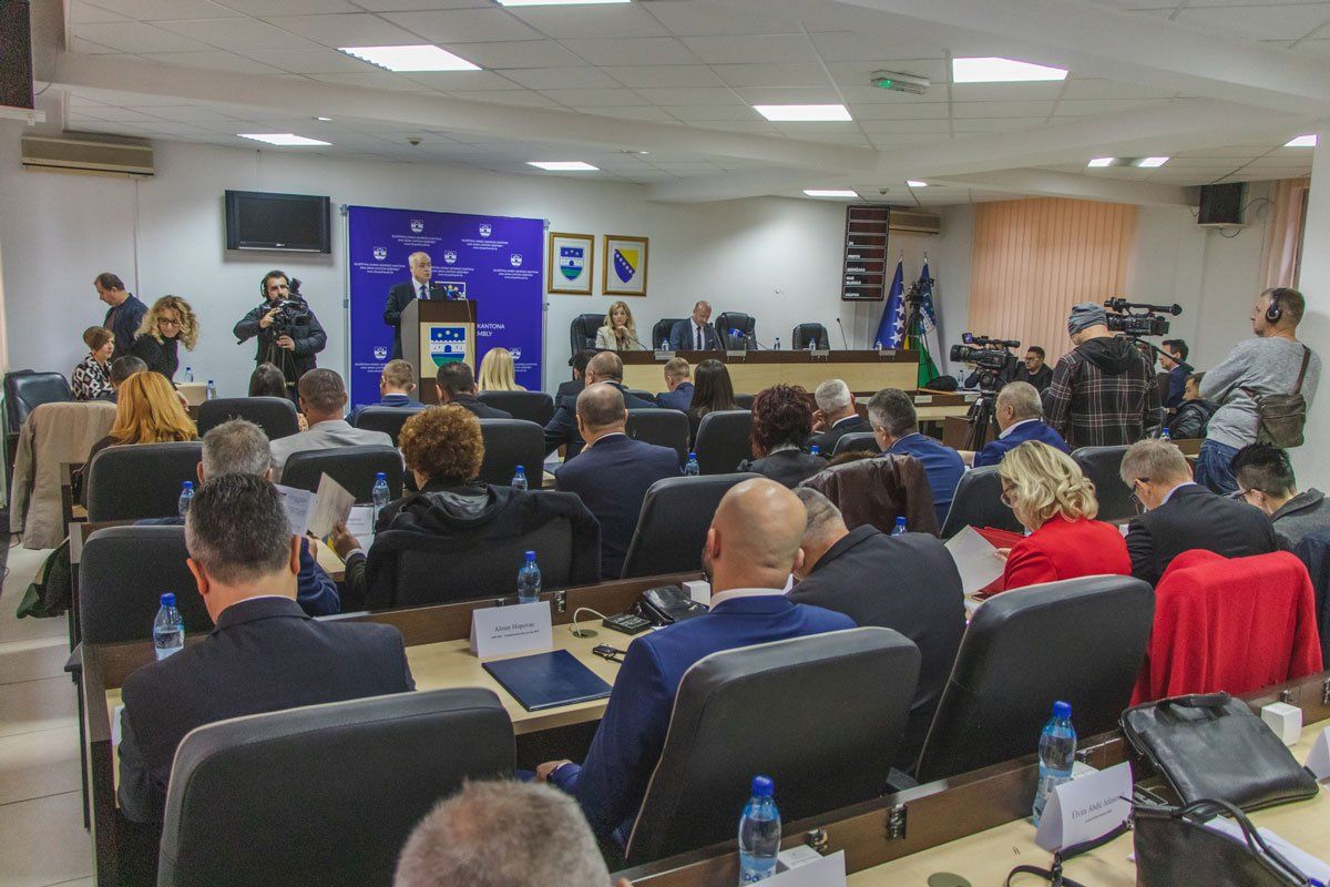 Iz Ministarstva obrazovanja USK, koje je predlagač, navode kako se novim zakonskim rješenjima znatno pooštravaju kriterijumi za osnivanje privatnih visokoškolskih ustanova