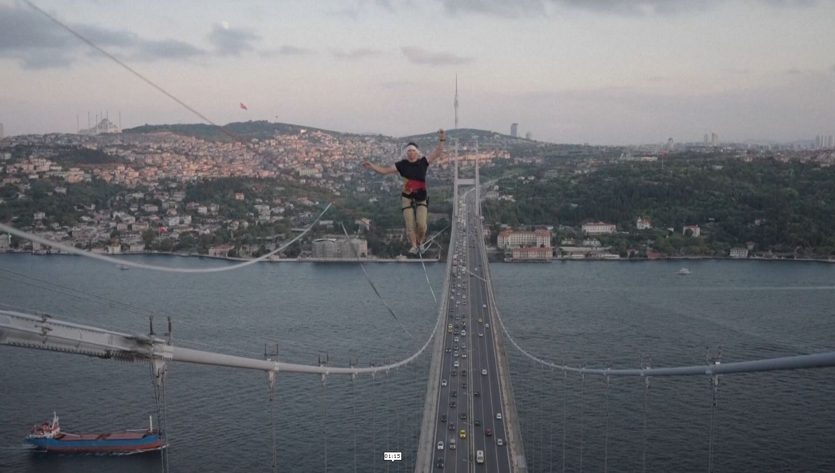 Estonac je jedini slackliner koji je izveo dvostruki salto unazad. Njegova značajna postignuća uključuju izazov “Sparkline” u Kataru i prelazak linije preko estonskog vodopada