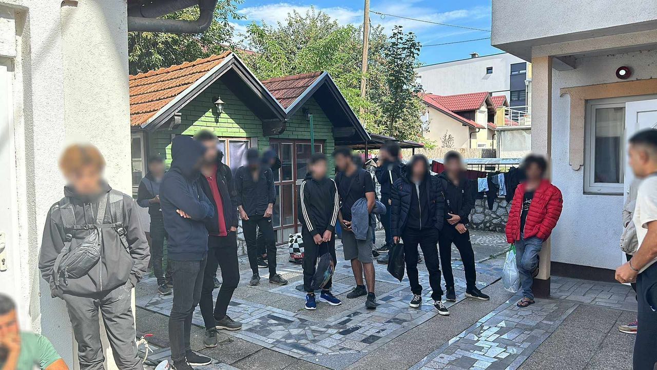 Ovom prilikom pronađeno je ukupno 50 migranata koji su nezakonito koristili navedene objekte, nakon čega su u skladu sa procedurama prebačeni u Privremeno prihvatne centre.