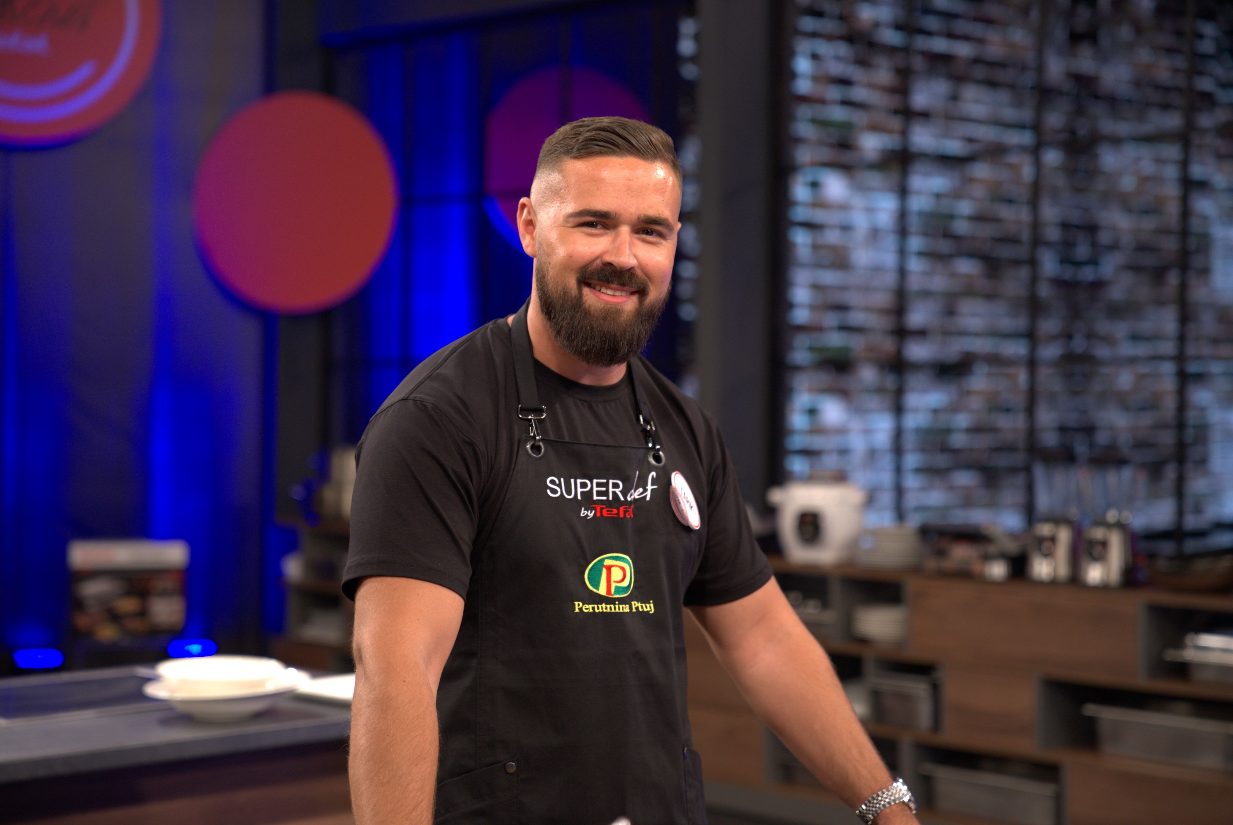 Najveći izazov mu predstavlja multitasking, pričanje i kuhanje u isto vrijeme