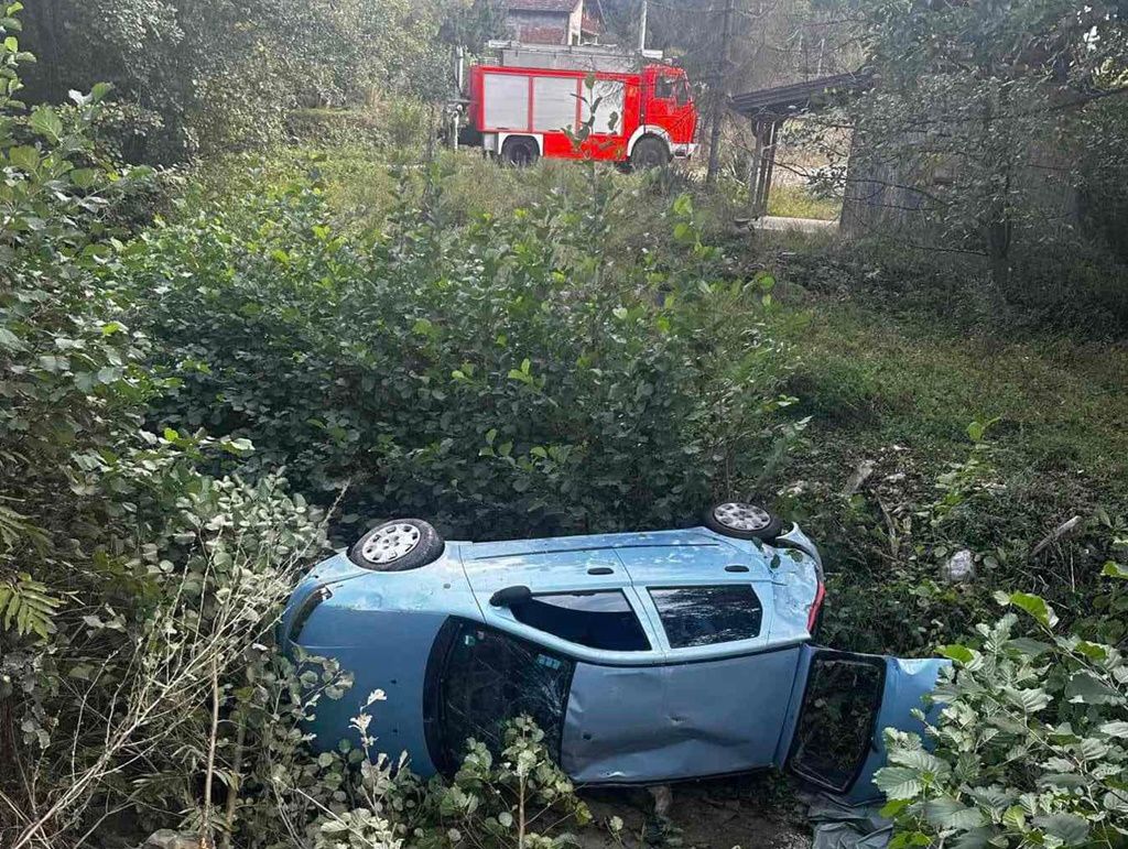 Vozač “Fiata” je izgubio kontrolu nad vozilom nakon čega je sletio sa ceste                               
