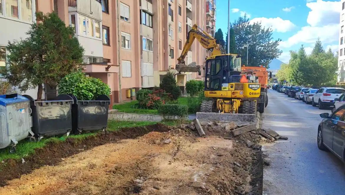 U Olimpijskoj ulici je planirana izgradnja izdignute plohe, na centralnom djelu, gdje je najveća frekvencija ljudi sa jedne na drugu stranu naselja.