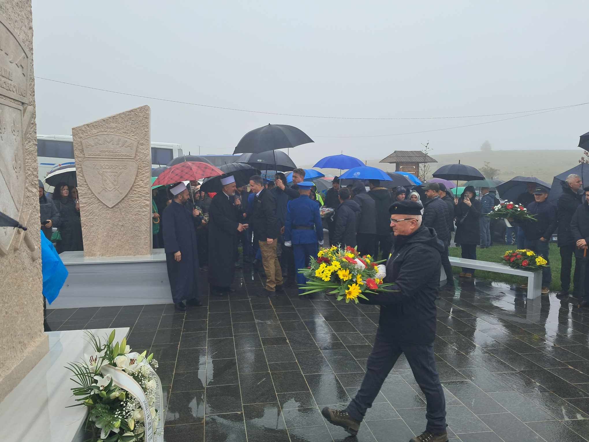 Alagić je bio jedan od najvećih vojskovođa. Ponosni smo na njega i njegovu časnu borbu za odbranu domovine, rekao Bećirović