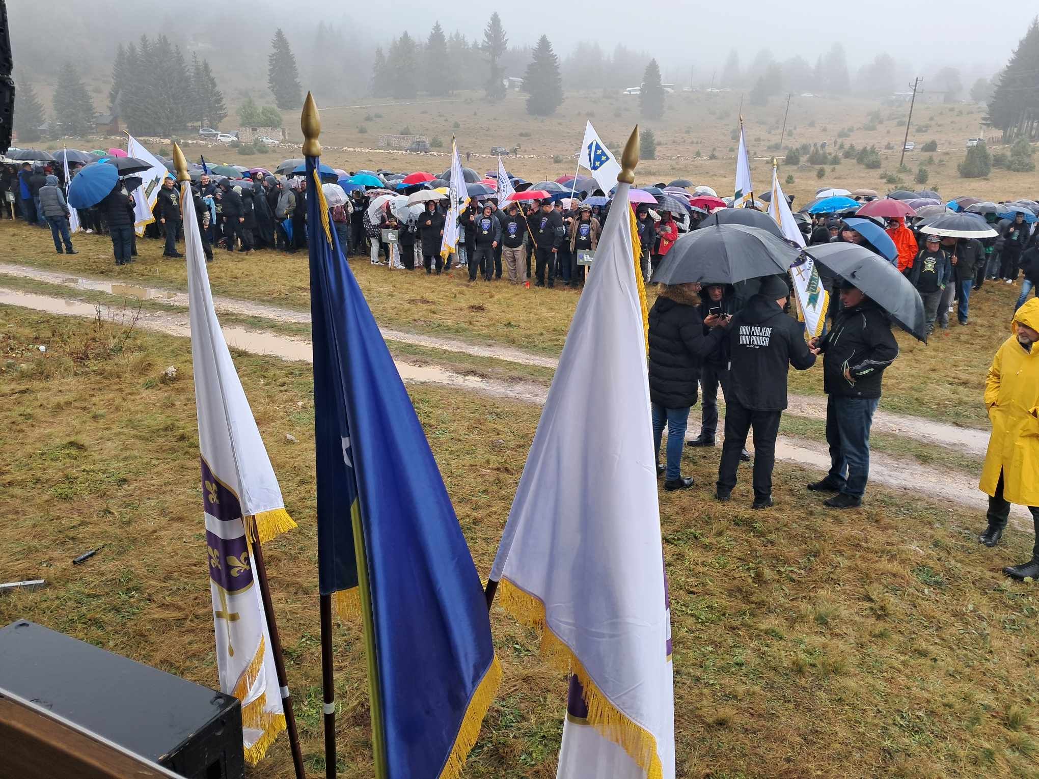 Alagić je bio jedan od najvećih vojskovođa. Ponosni smo na njega i njegovu časnu borbu za odbranu domovine, rekao Bećirović