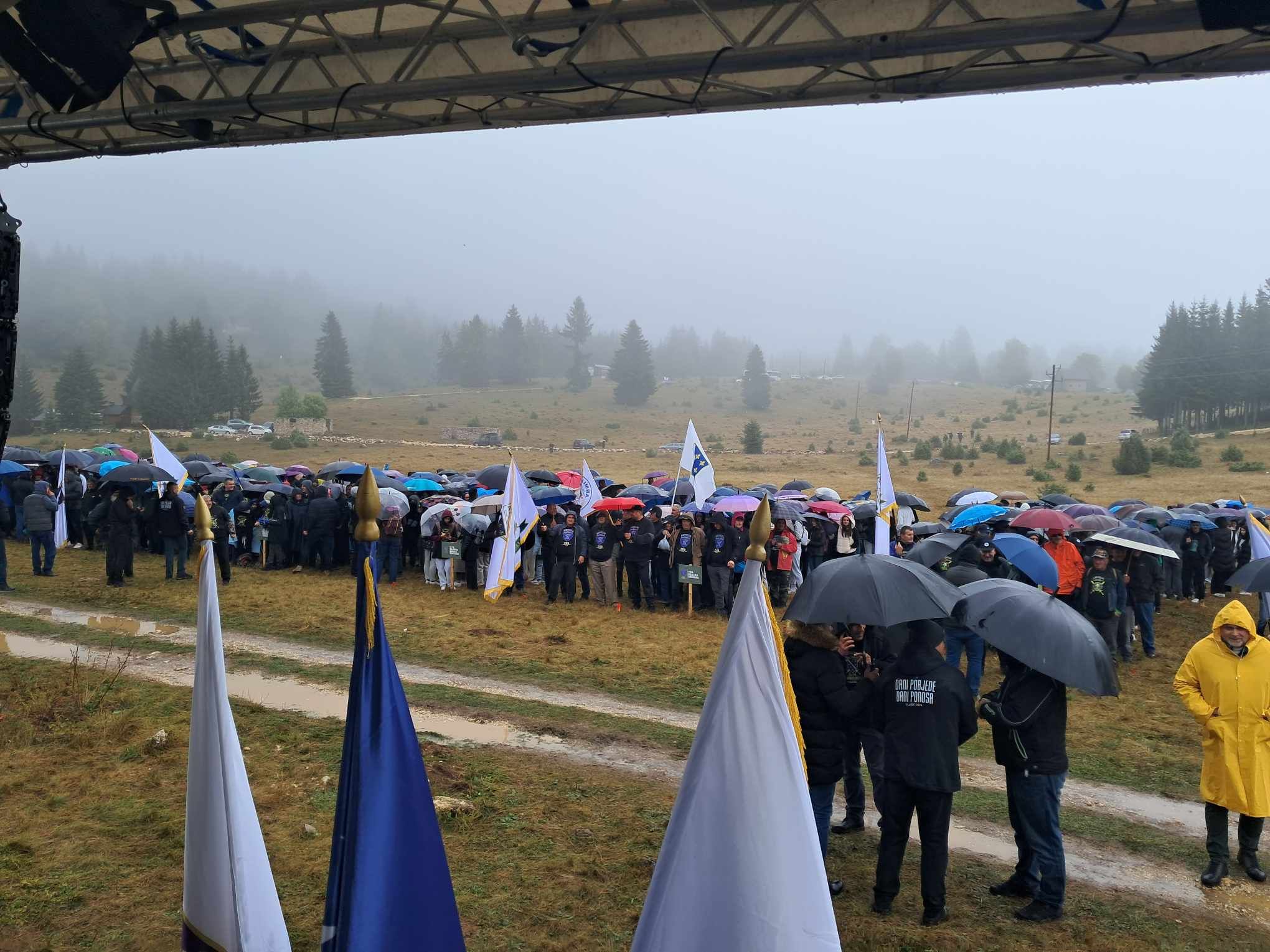 Alagić je bio jedan od najvećih vojskovođa. Ponosni smo na njega i njegovu časnu borbu za odbranu domovine, rekao Bećirović