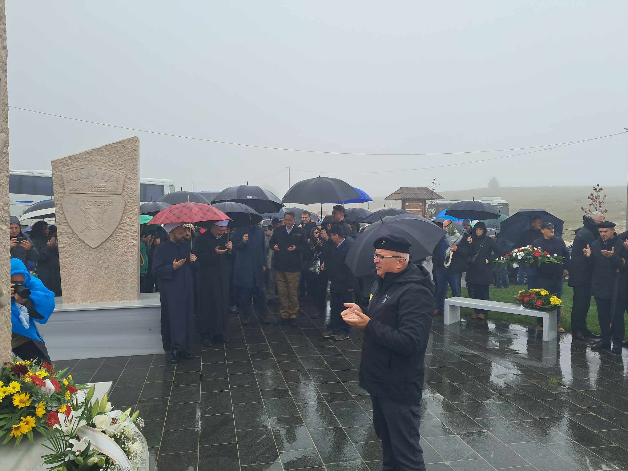 Alagić je bio jedan od najvećih vojskovođa. Ponosni smo na njega i njegovu časnu borbu za odbranu domovine, rekao Bećirović