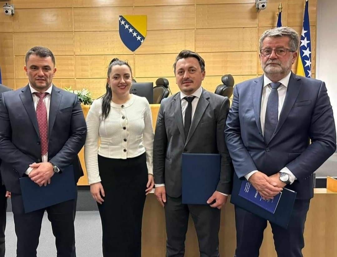 Ako uporedimo potrošačku korpu i visinu minimalne penzije vidjet ćemo da minimalna penzija za penzionera koji živi sam pokriva tek 77 posto potrošačke korpe, navode