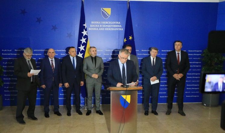 Apelaciju Ustavnom sudu Bosne i Hercegovine u ponedjeljak će potpisati osam zastupnika SDA, a s njima bi trebali biti i zastupnici DF-a i NES-a