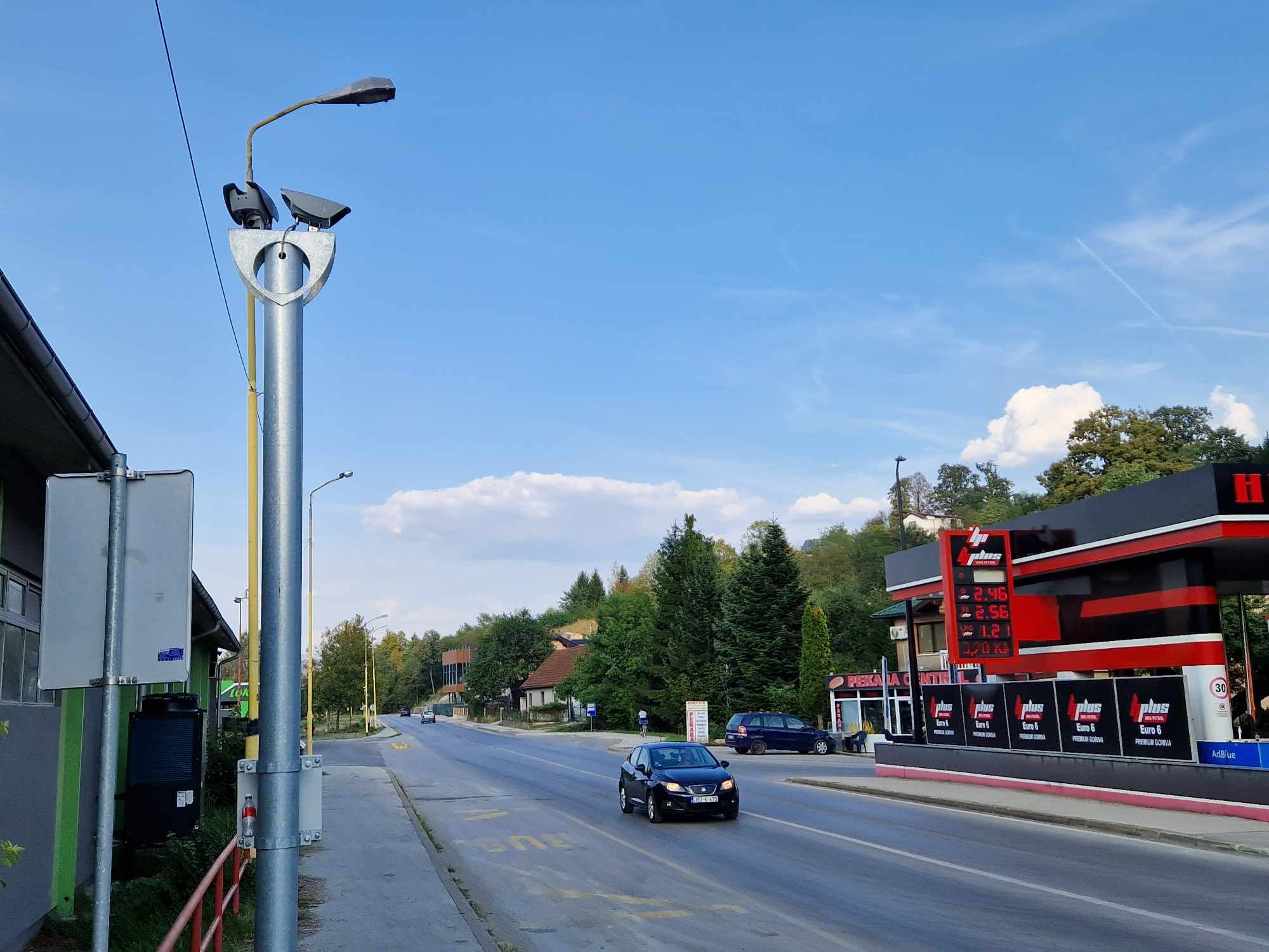 Dok čekamo da se nadležni potruditi da se radar vrati u svoj prvobitni položaj, ostaje mjesto gdje neodgovorni vozači slobodno divljaju, stvarajući prijetnju građanima