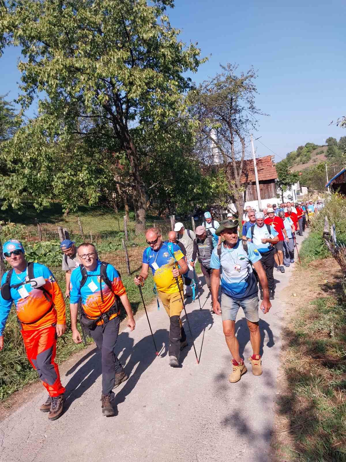 Zahvaljujući vrijednim članovima PSD Poštar-Zenica koji su nekoliko dana čistili stazu i odlično je pripremili za ovaj planinarski pohod staza je bila prohodna i bezbjedna.
