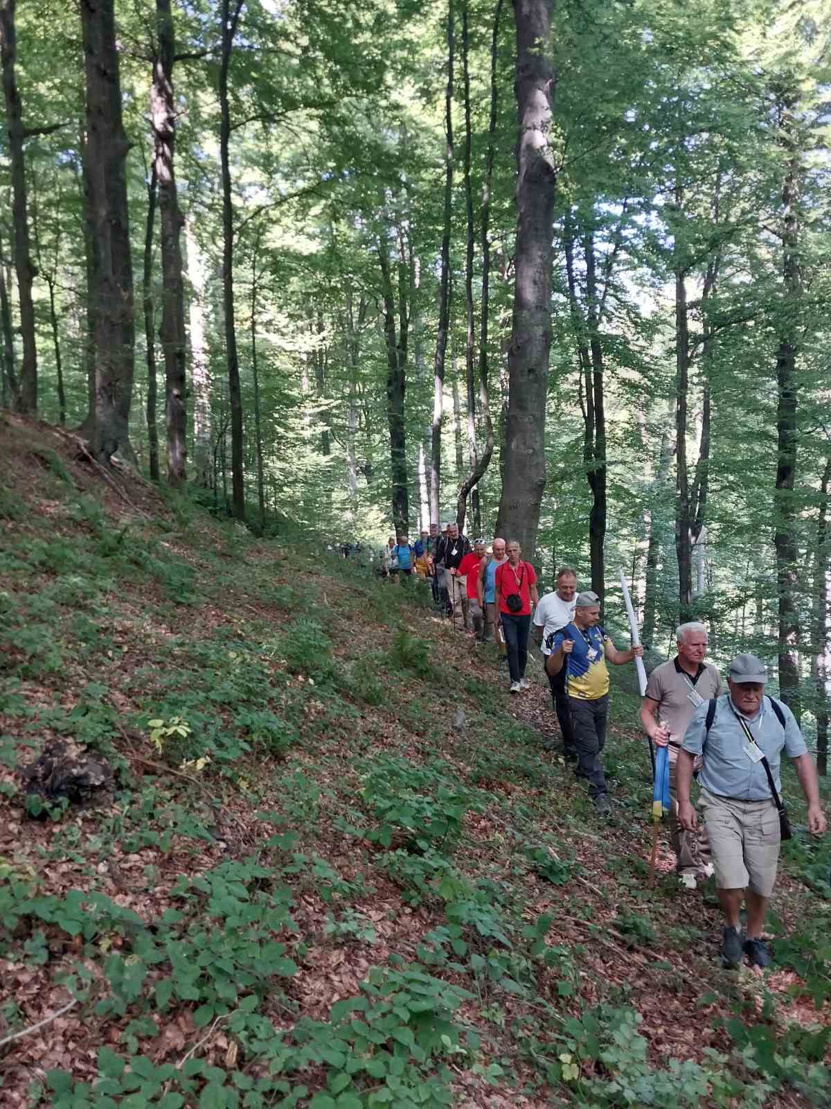 Zahvaljujući vrijednim članovima PSD Poštar-Zenica koji su nekoliko dana čistili stazu i odlično je pripremili za ovaj planinarski pohod staza je bila prohodna i bezbjedna.
