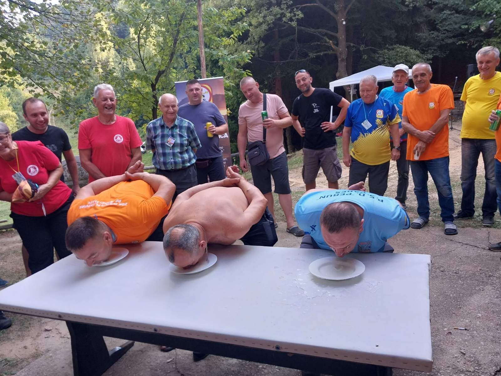 Zahvaljujući vrijednim članovima PSD Poštar-Zenica koji su nekoliko dana čistili stazu i odlično je pripremili za ovaj planinarski pohod staza je bila prohodna i bezbjedna.
