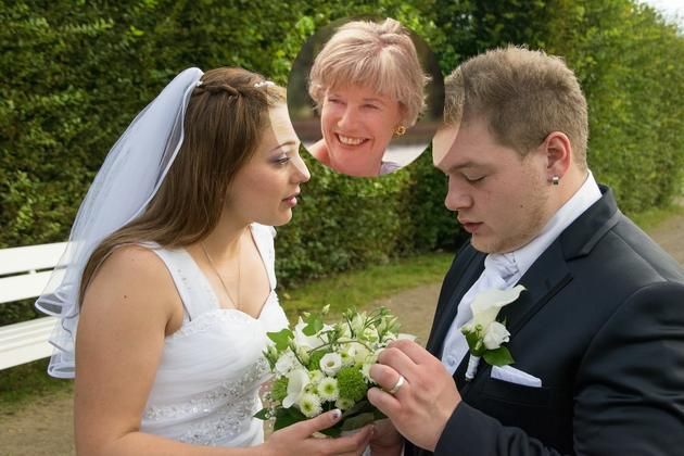 Čovjek je objasnio da je svojim roditeljima oboma omogućio da dovedu pratnju na njegovo vjenčanje