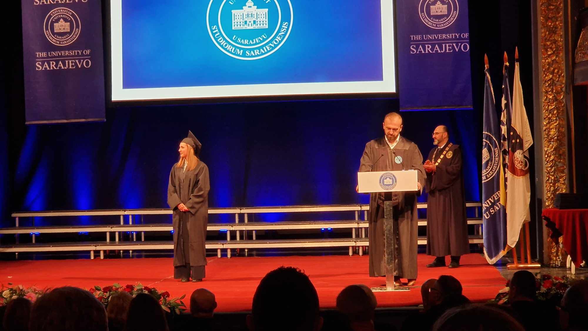 Promocija doktora nauka Univerziteta u Sarajevu upriličena je večeras u Narodnom pozorištu.   