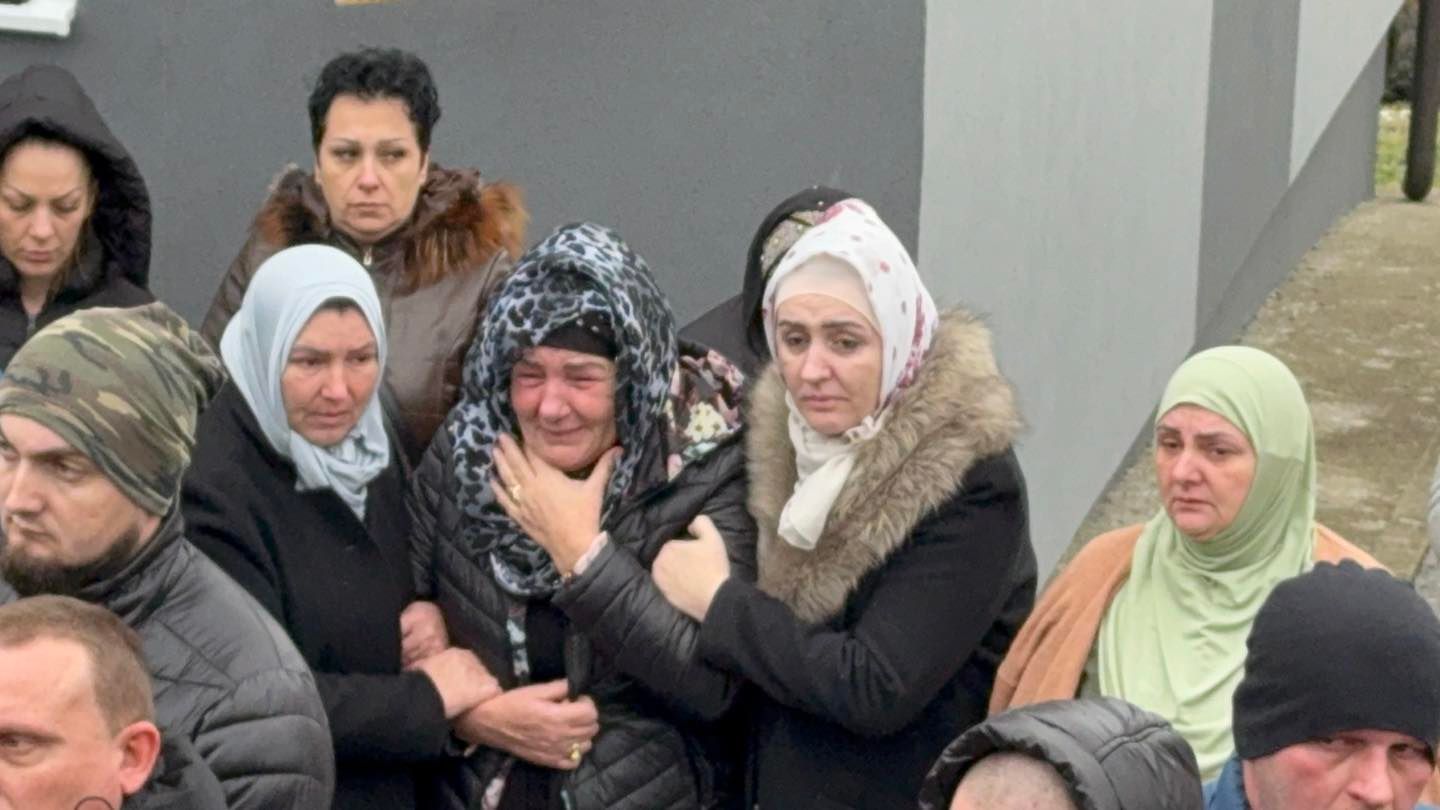 Napustio nas je još jedan veliki patriota: Klanjana dženaza Mensuru Selimoviću