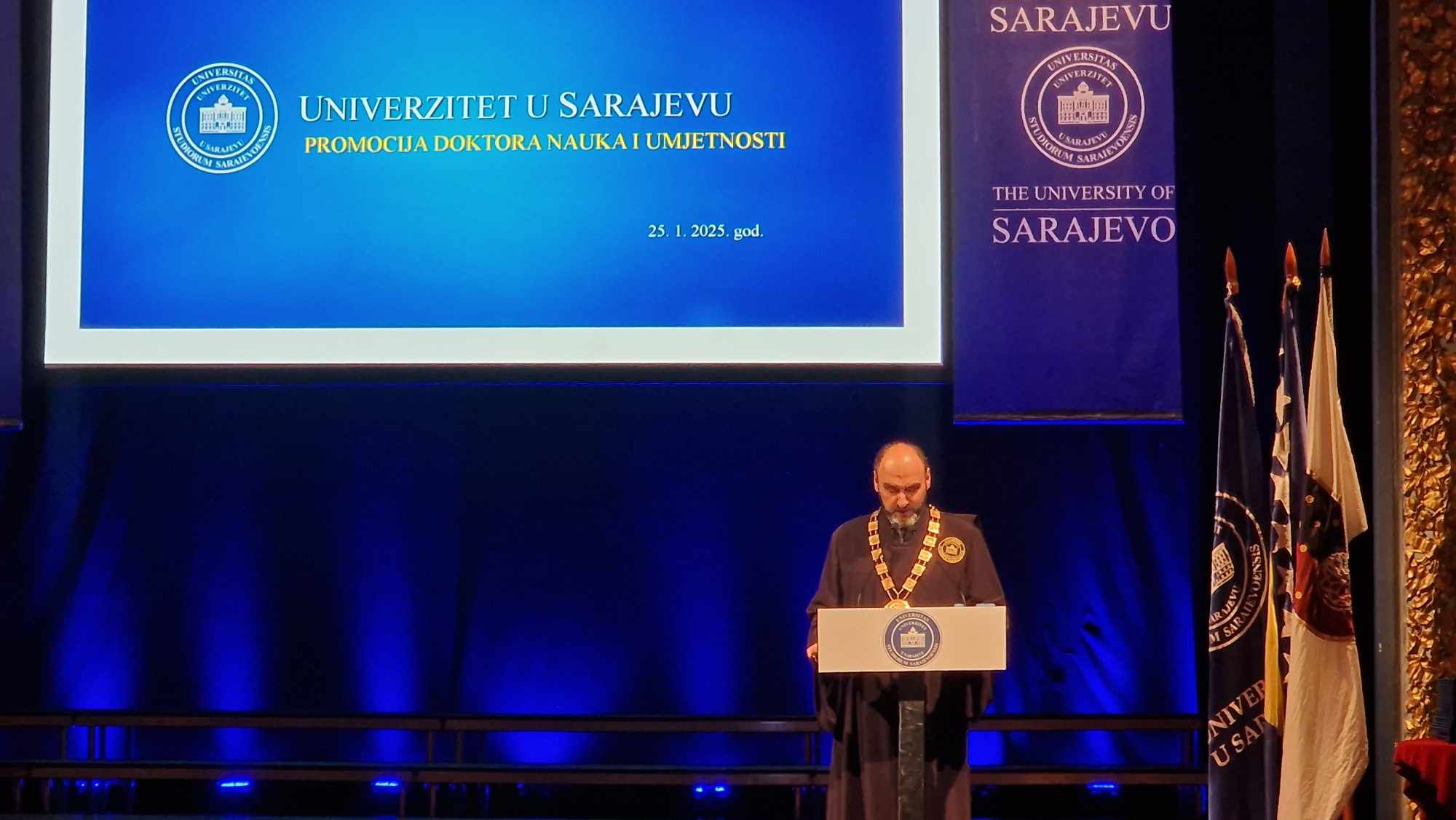 Promocija doktora nauka Univerziteta u Sarajevu upriličena je večeras u Narodnom pozorištu.   