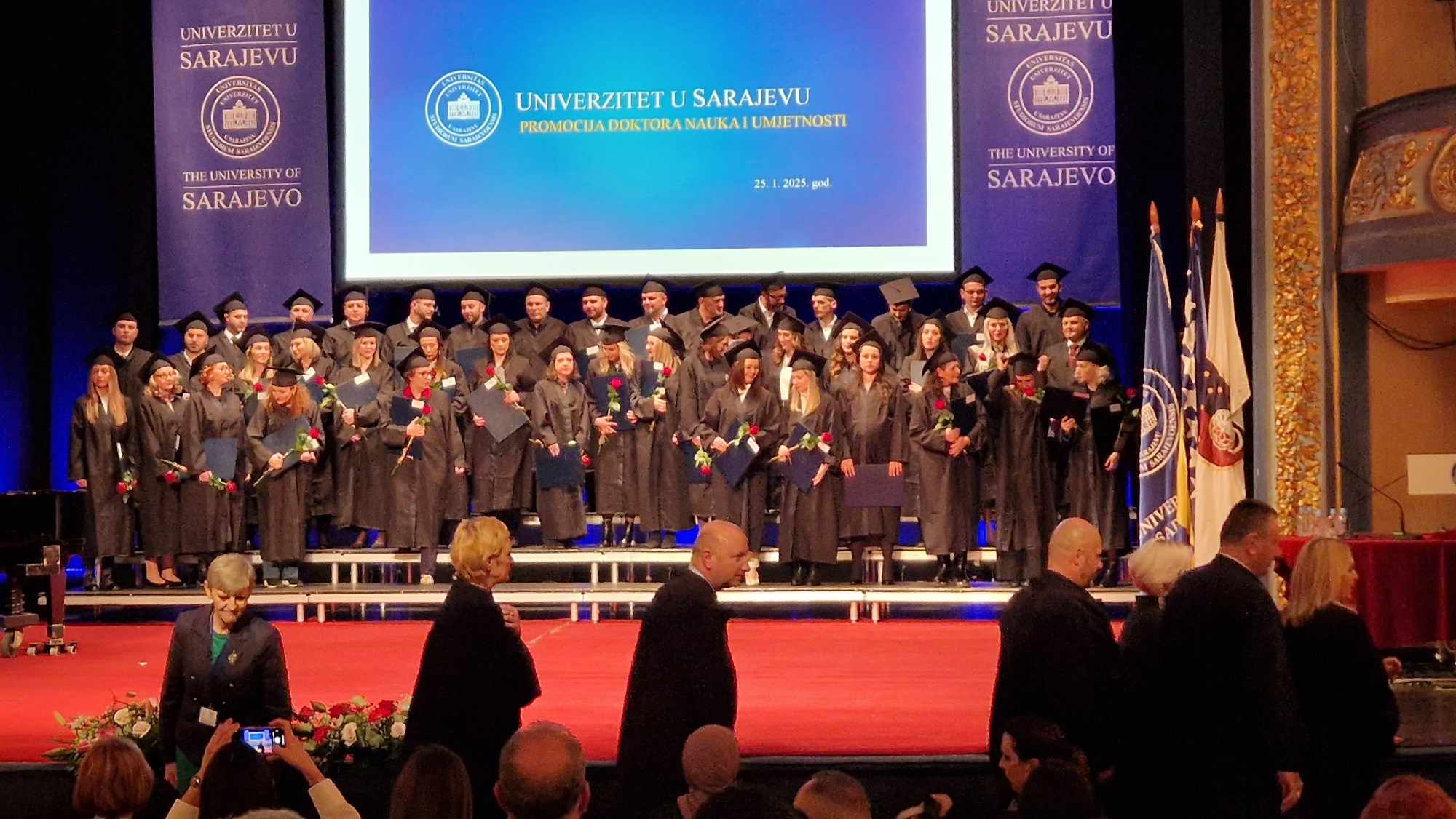 Promocija doktora nauka Univerziteta u Sarajevu upriličena je večeras u Narodnom pozorištu.   