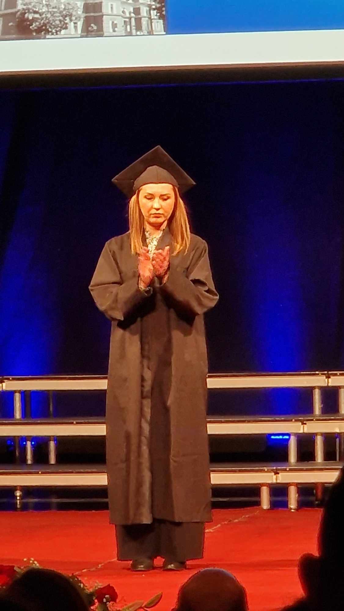 Promocija doktora nauka Univerziteta u Sarajevu upriličena je večeras u Narodnom pozorištu.   