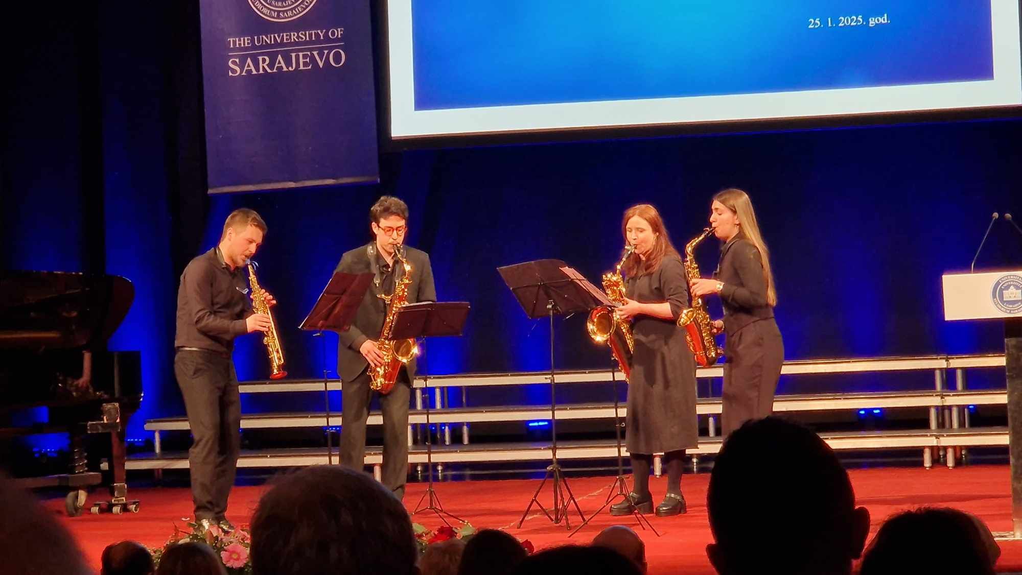 Promocija doktora nauka Univerziteta u Sarajevu upriličena je večeras u Narodnom pozorištu.   