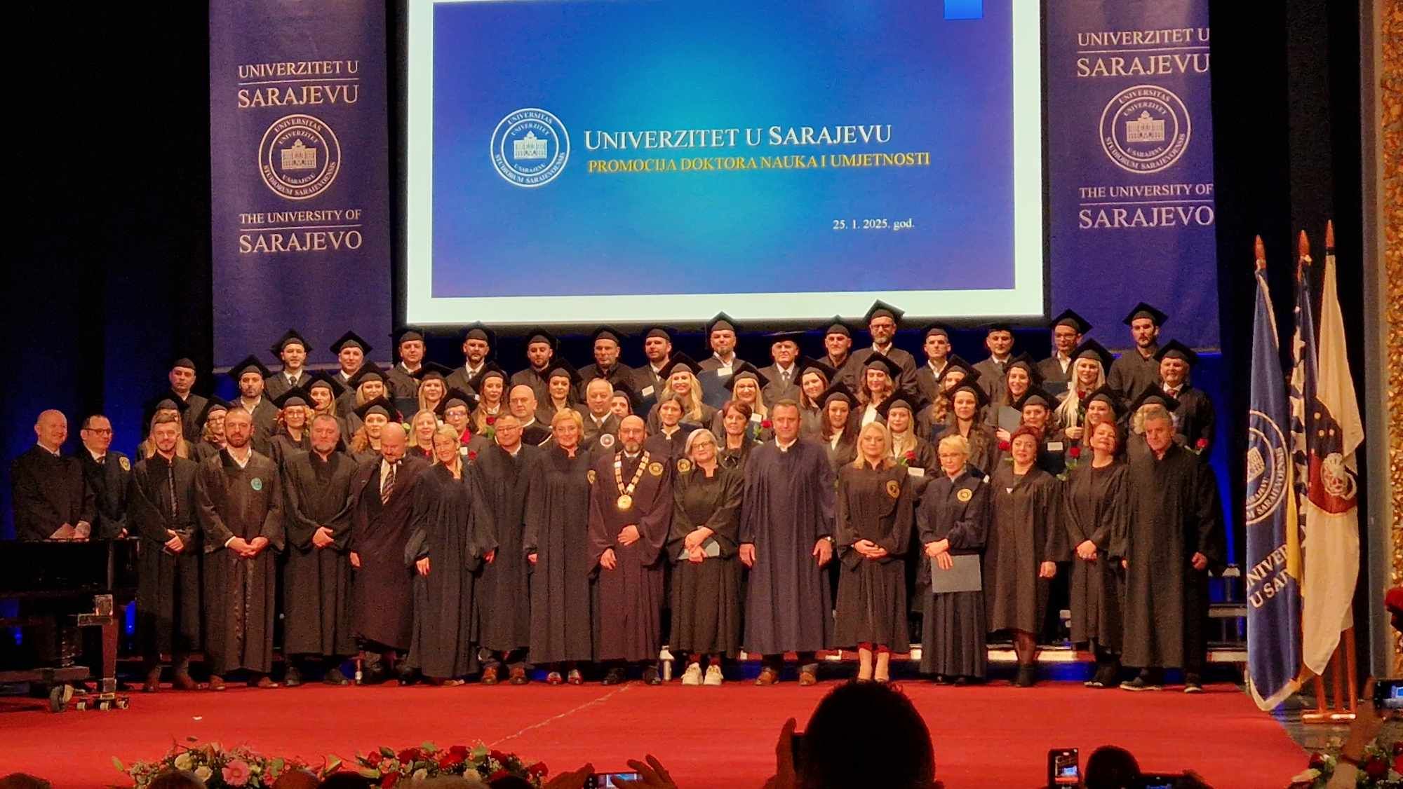 Promocija doktora nauka Univerziteta u Sarajevu upriličena je večeras u Narodnom pozorištu.   