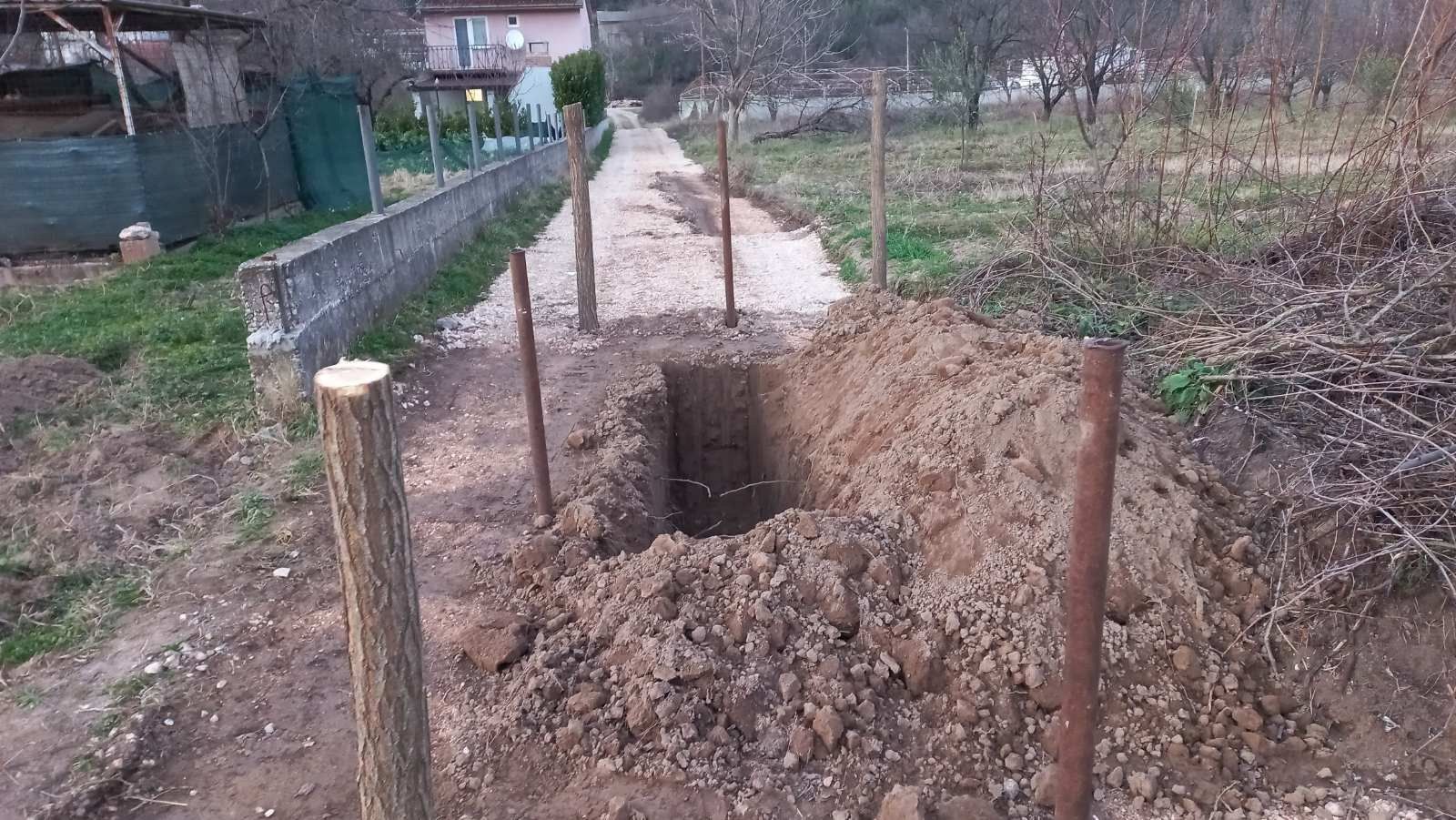 Naš sagovornik ističe kako nije prvi put da se u mjestu Šurmanci kod Čapljine događaju nemile scene