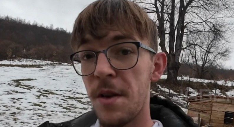 Trenutno ima dvadeset ovaca, a želja mu je da bude farmer i udupla svoje stado tako da može primati i poticaj