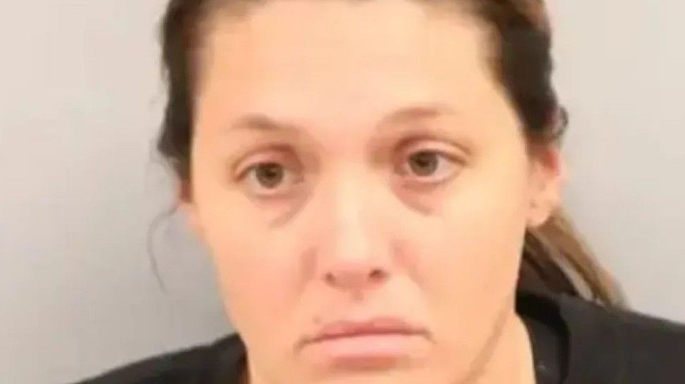 Istražitelji su otkrili da je brat tinejdžera jednom vidio učiteljicu kako seksualno napastuje njegovog brata koji spava