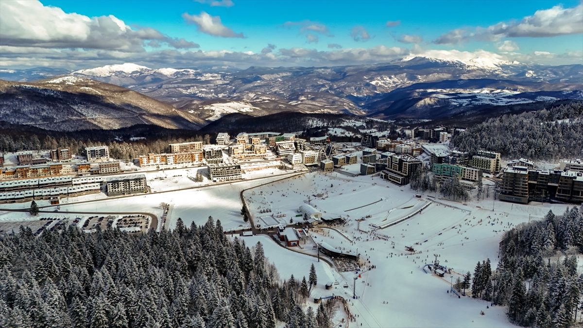 Iz centra navode da je, uprkos promjenjivim vremenskim uvjetima, njihov tim radio danonoćno kako bi osigurao optimalne uslove na stazi.