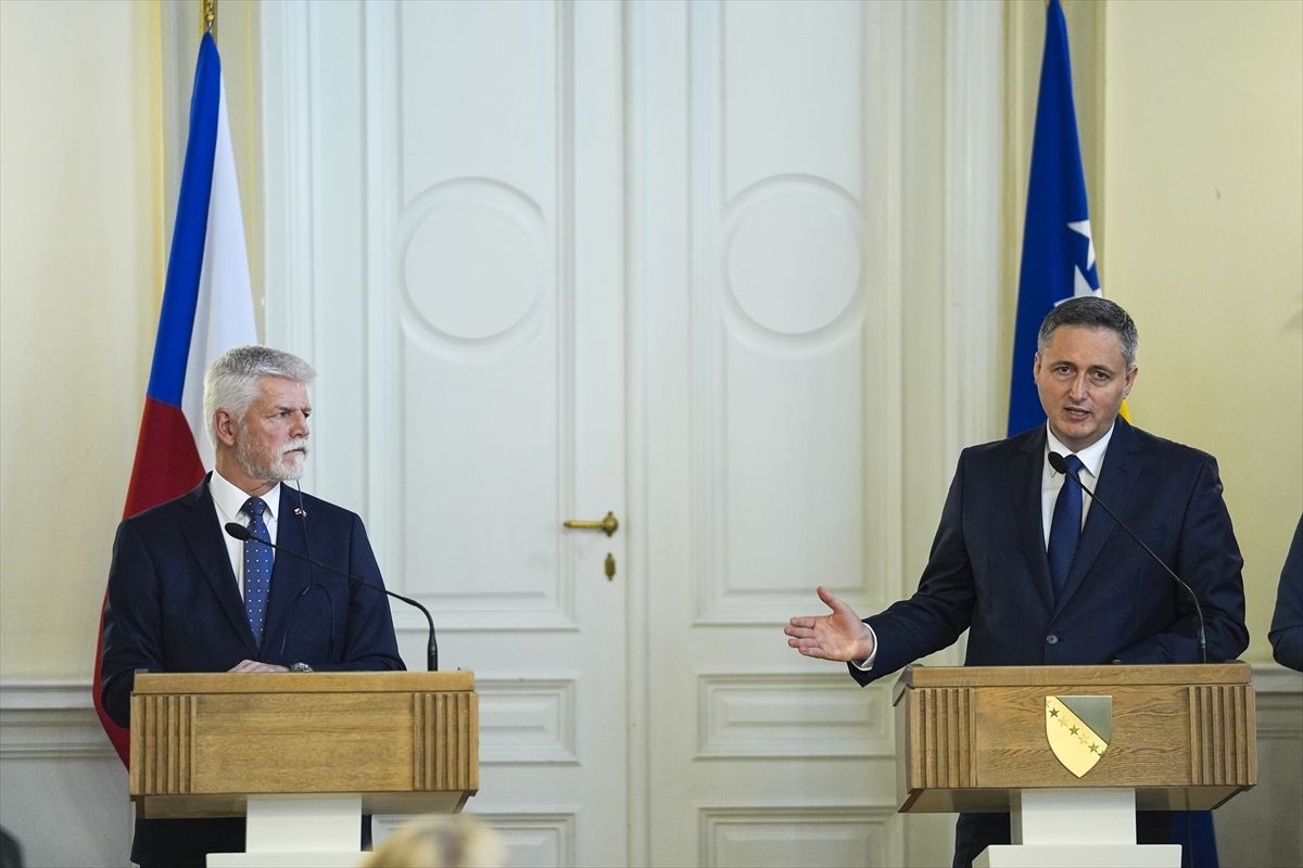 Prema riječima Bećirovića, "problemi s kojima se suočava BiH nisu više primarno politički već sigurnosni".