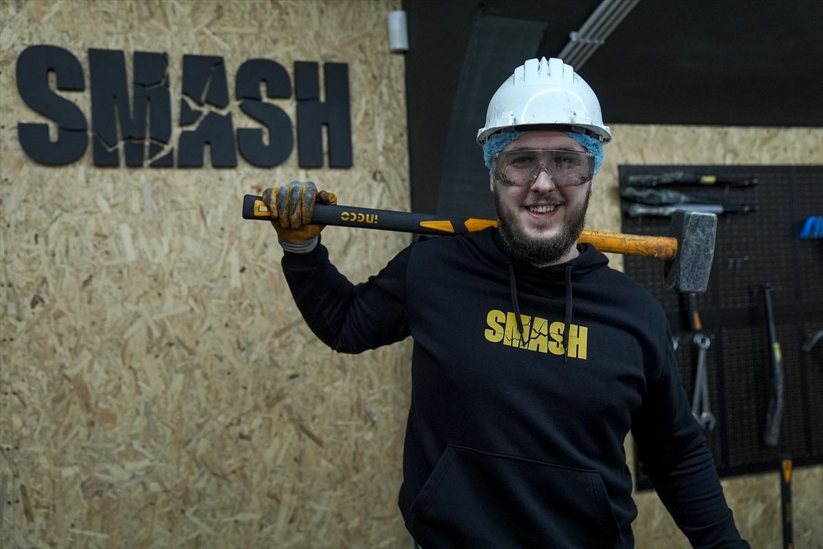 'Smash' soba u Sarajevu pomaže u oslobađanju od stresa